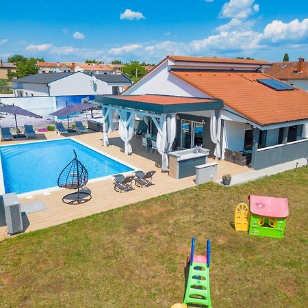 Villa Beauty With Heated Pool And Jacuzzi Kanfanar Luaran gambar