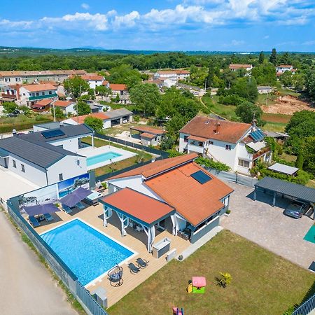 Villa Beauty With Heated Pool And Jacuzzi Kanfanar Luaran gambar