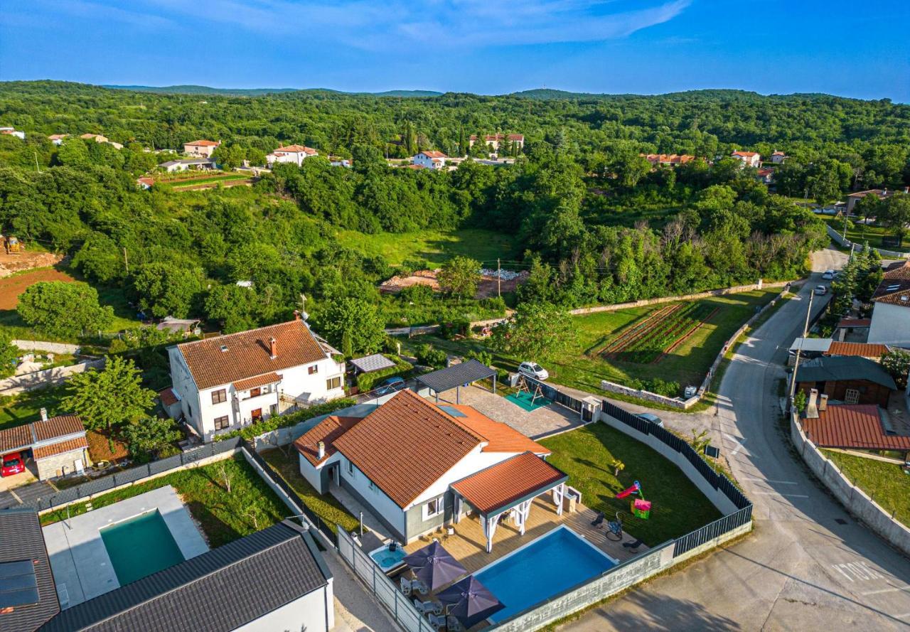 Villa Beauty With Heated Pool And Jacuzzi Kanfanar Luaran gambar