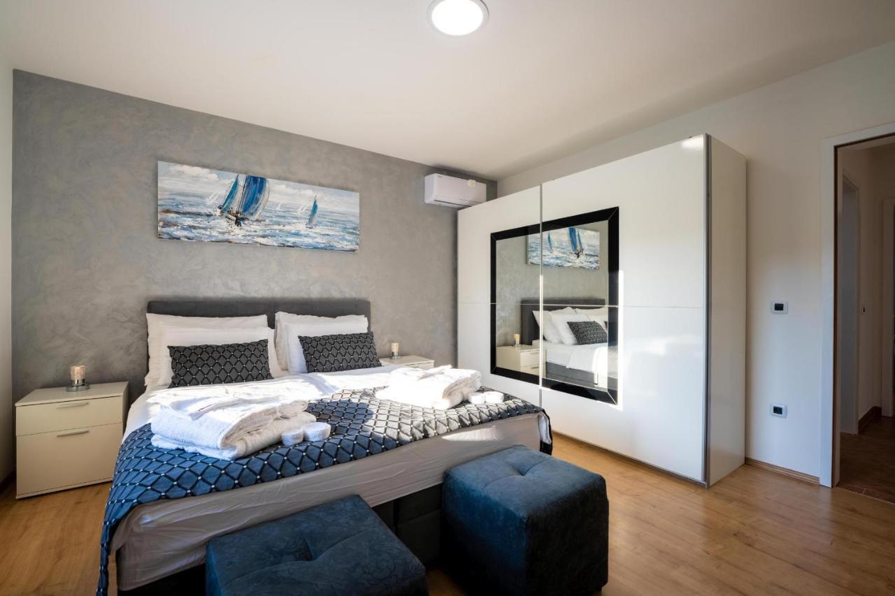 Villa Beauty With Heated Pool And Jacuzzi Kanfanar Luaran gambar