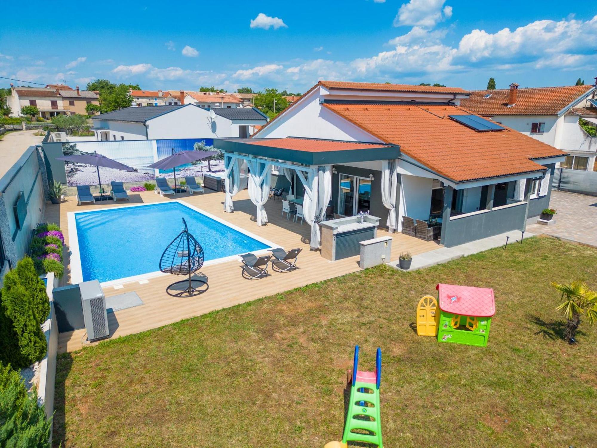 Villa Beauty With Heated Pool And Jacuzzi Kanfanar Luaran gambar