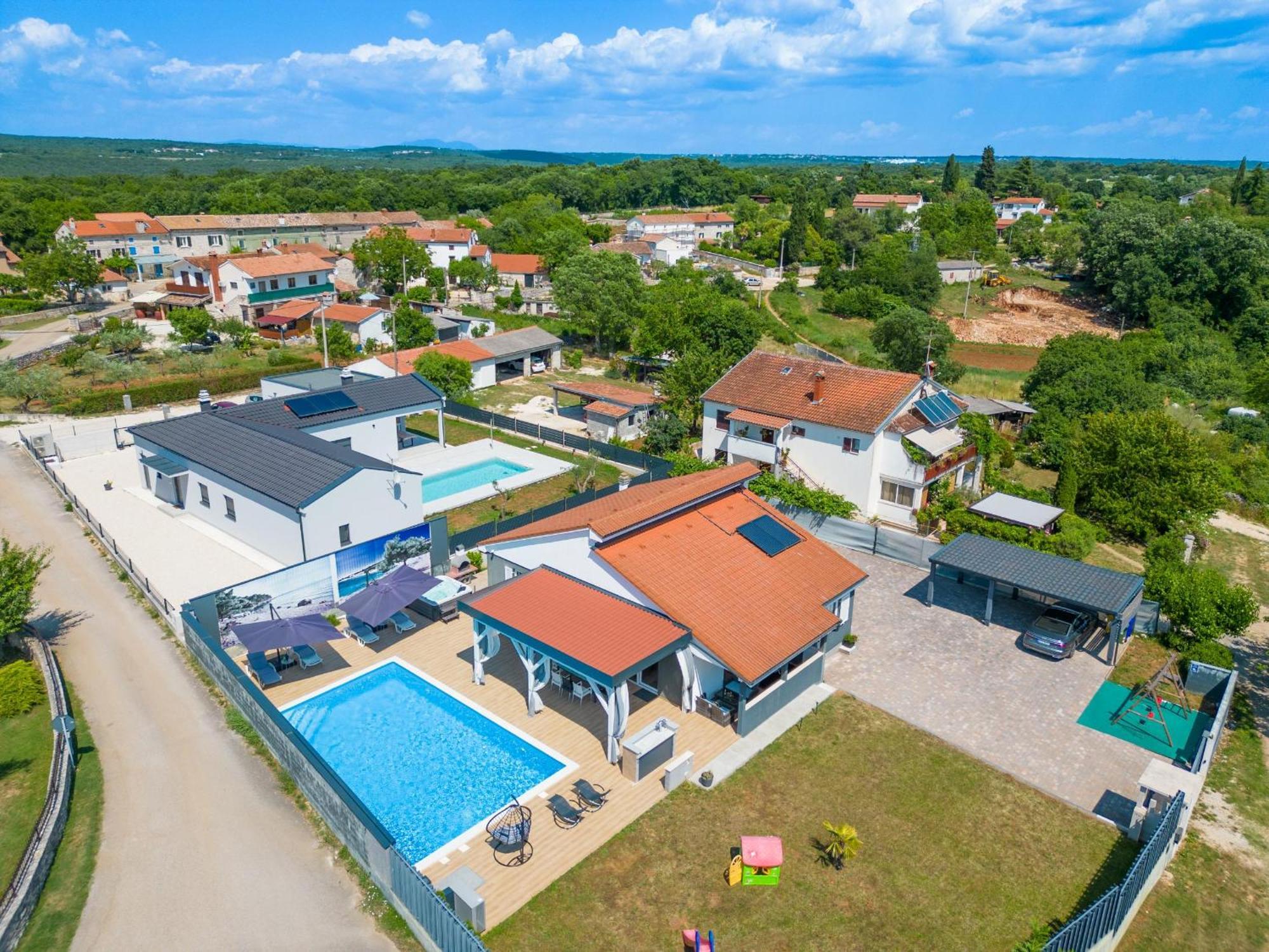 Villa Beauty With Heated Pool And Jacuzzi Kanfanar Luaran gambar