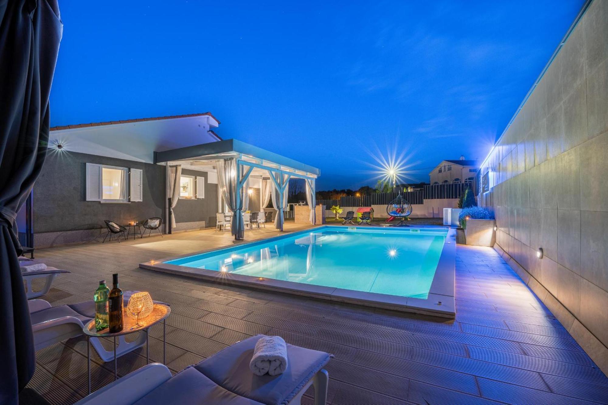Villa Beauty With Heated Pool And Jacuzzi Kanfanar Luaran gambar