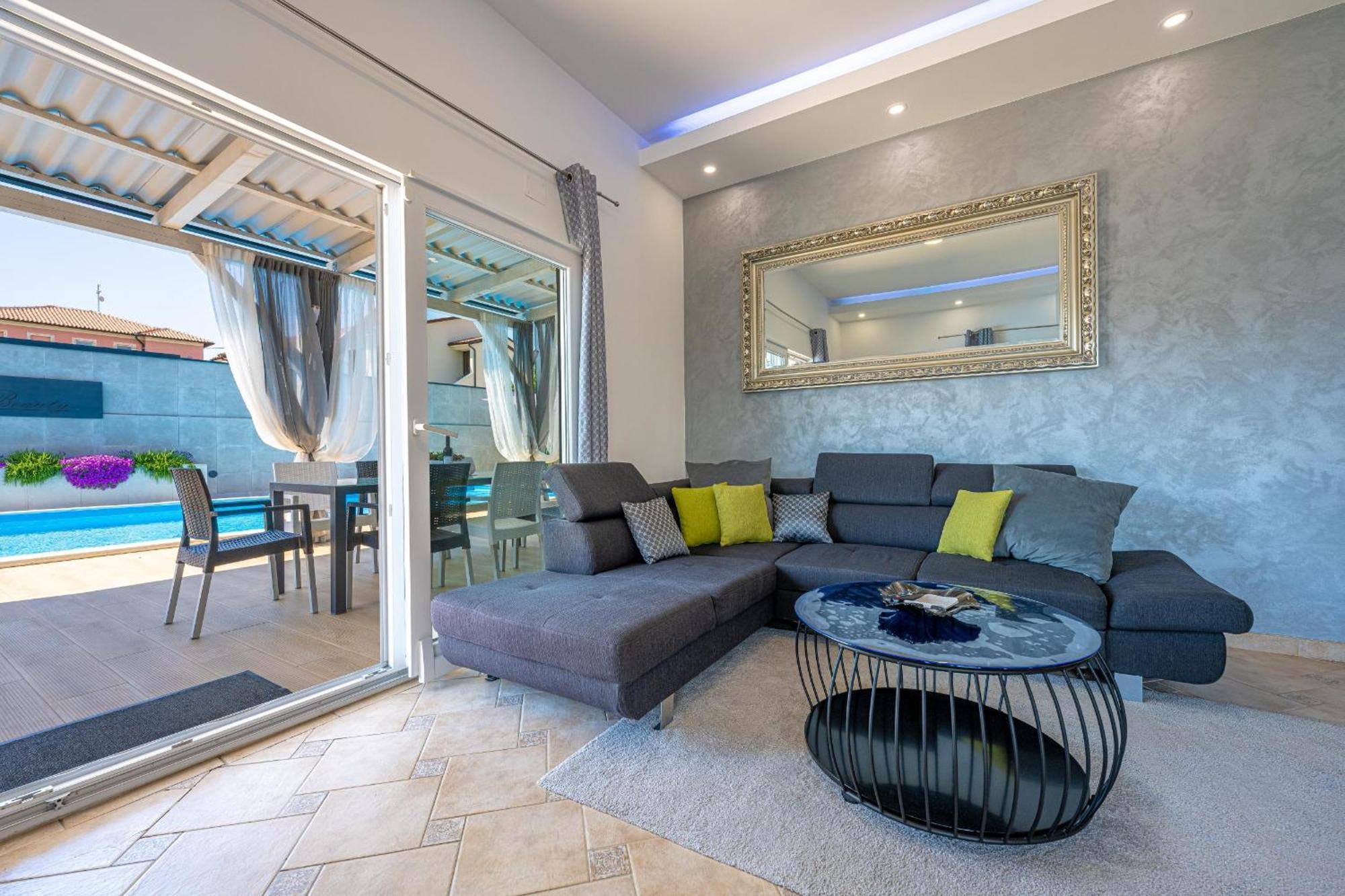 Villa Beauty With Heated Pool And Jacuzzi Kanfanar Luaran gambar