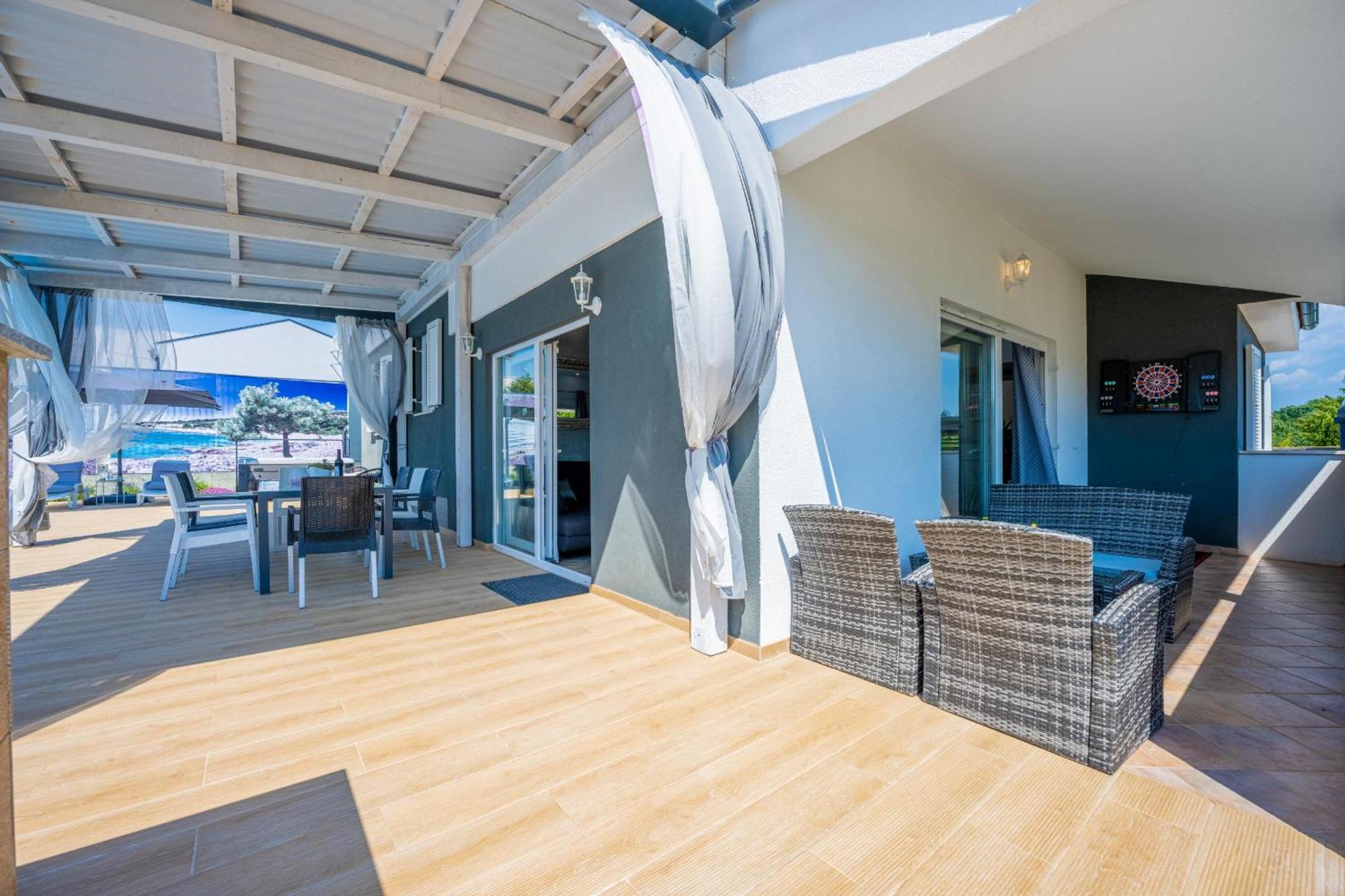 Villa Beauty With Heated Pool And Jacuzzi Kanfanar Luaran gambar