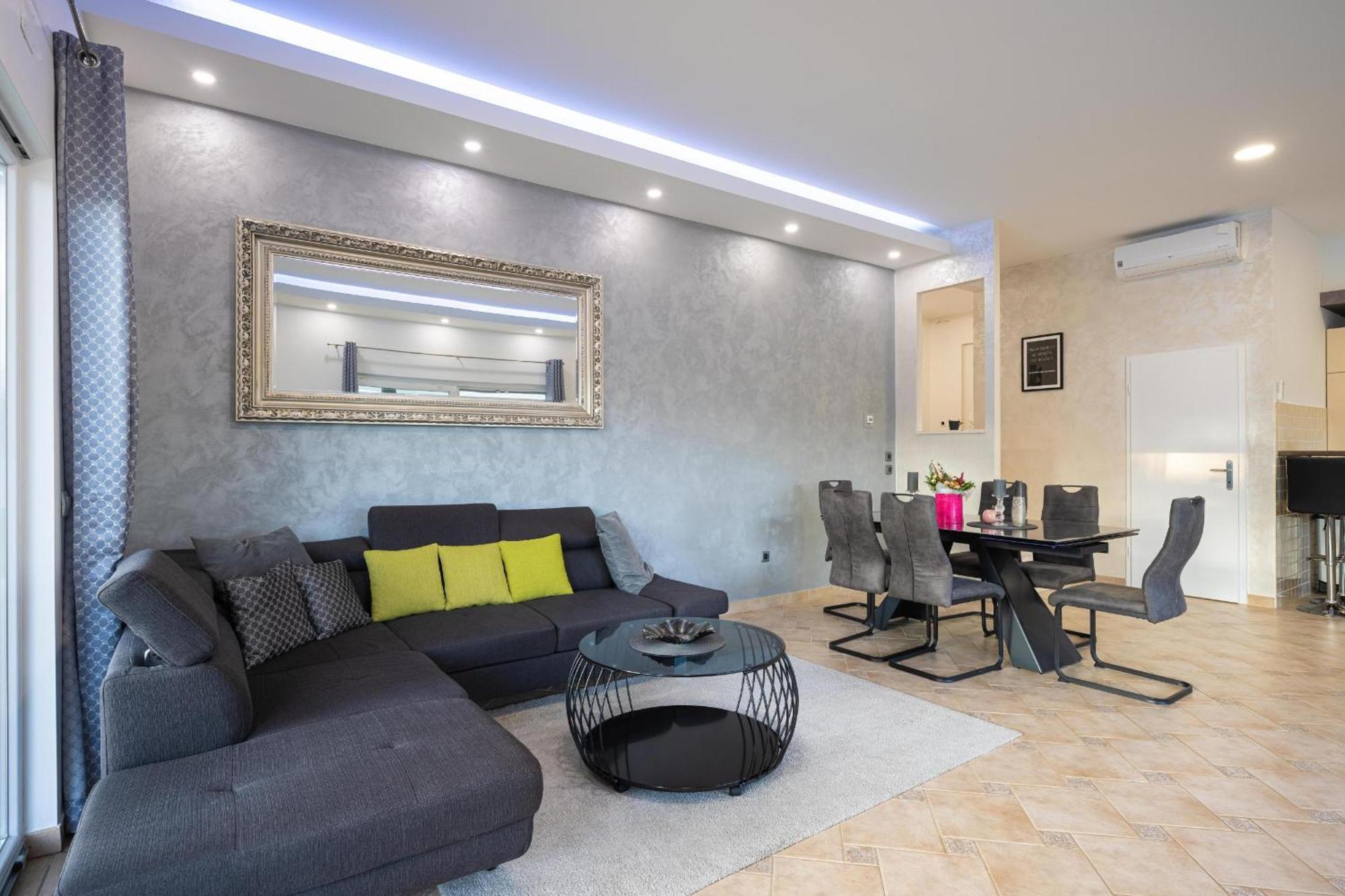 Villa Beauty With Heated Pool And Jacuzzi Kanfanar Luaran gambar