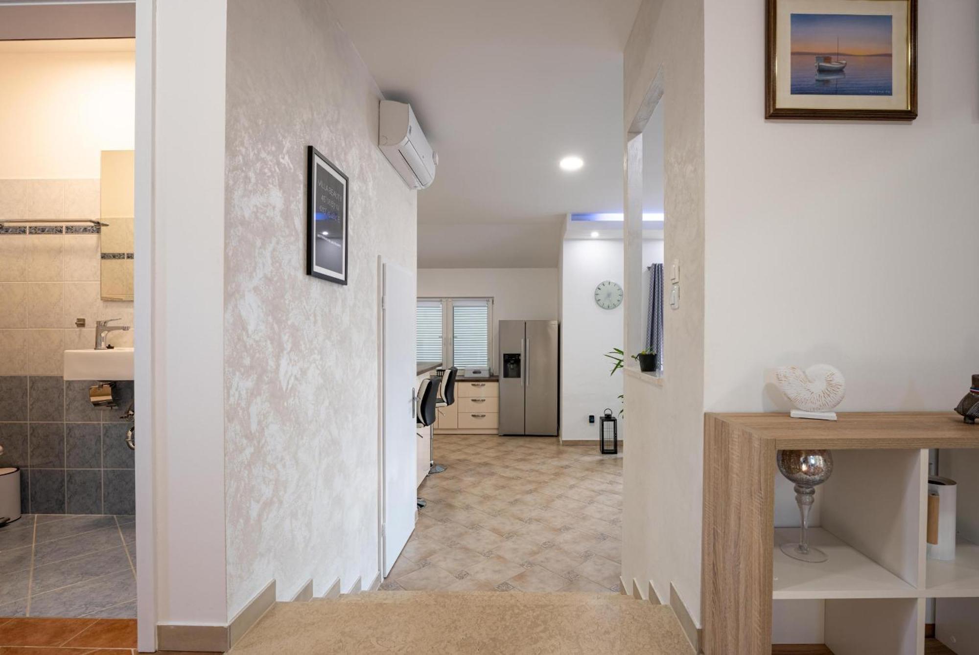 Villa Beauty With Heated Pool And Jacuzzi Kanfanar Luaran gambar