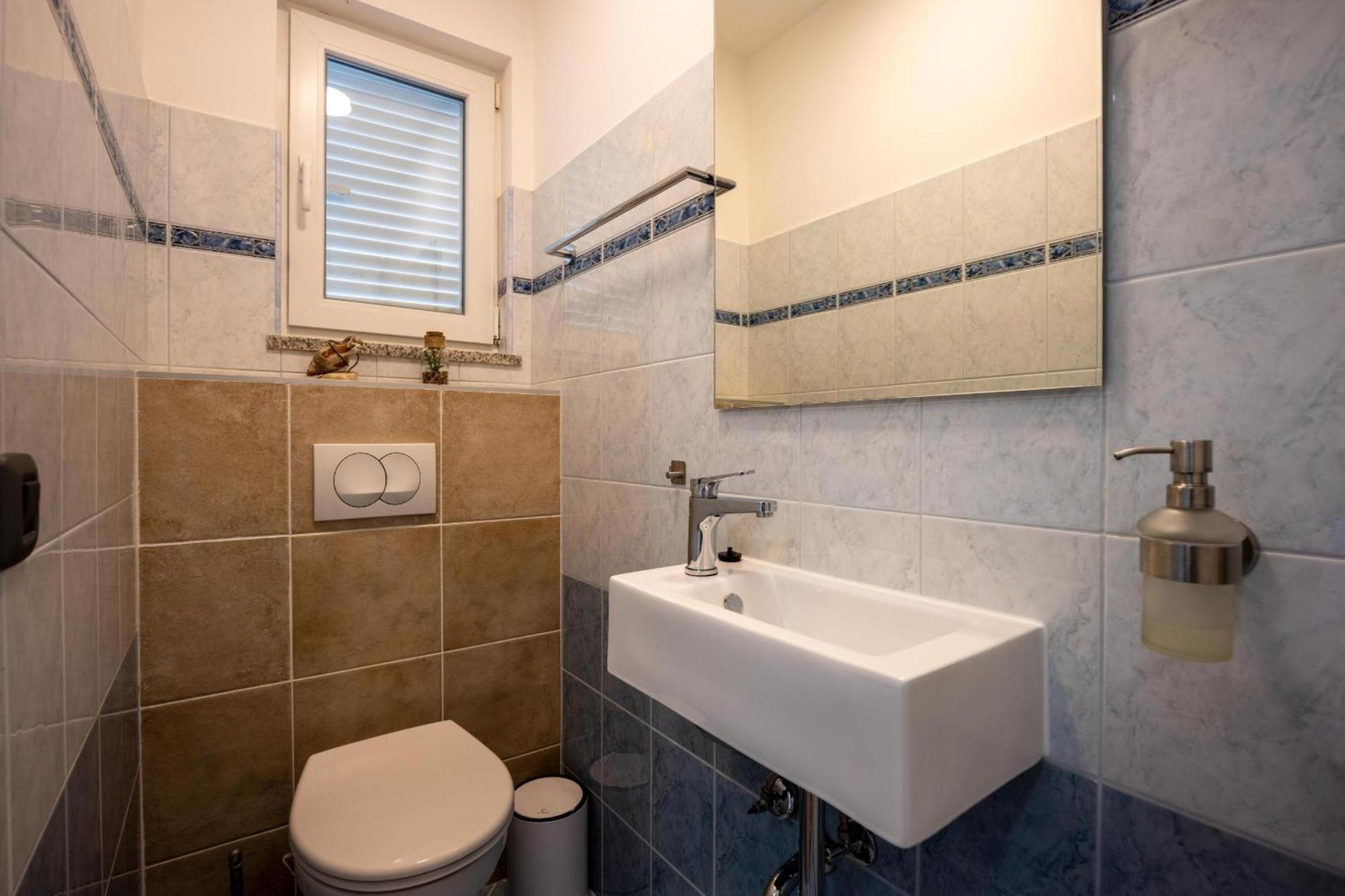 Villa Beauty With Heated Pool And Jacuzzi Kanfanar Luaran gambar