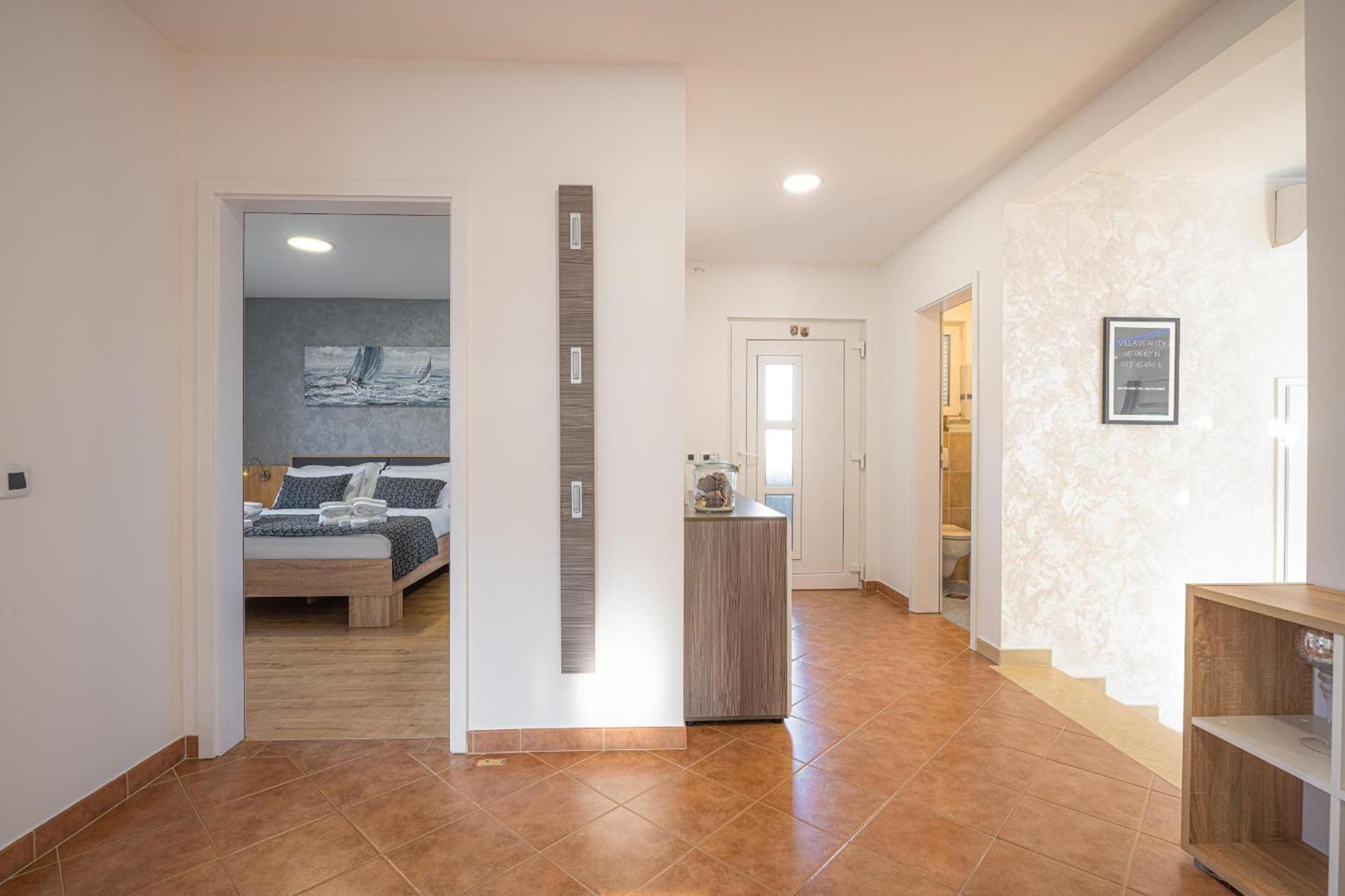 Villa Beauty With Heated Pool And Jacuzzi Kanfanar Luaran gambar