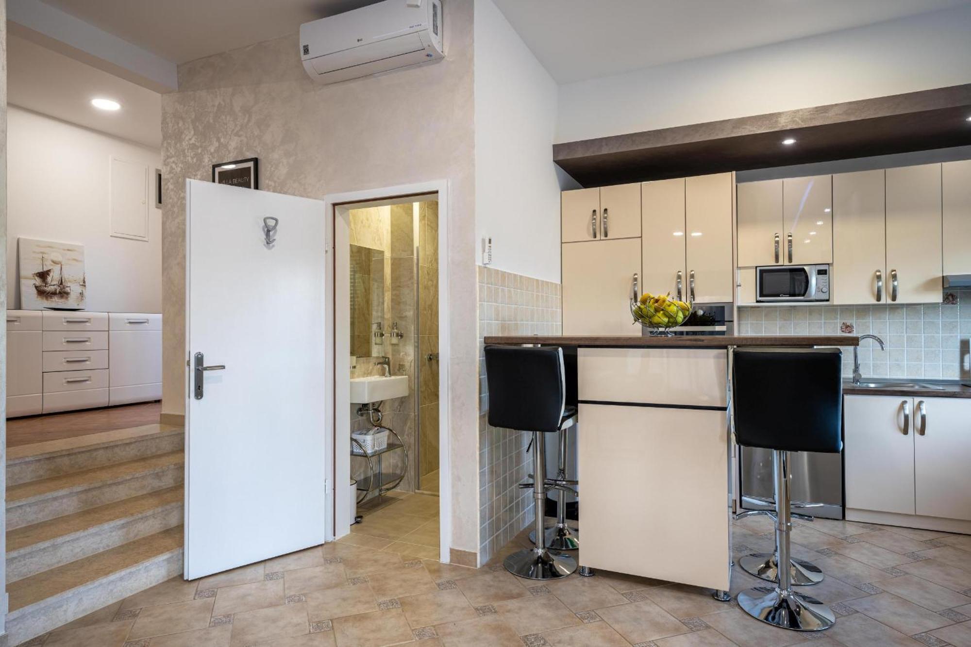 Villa Beauty With Heated Pool And Jacuzzi Kanfanar Luaran gambar