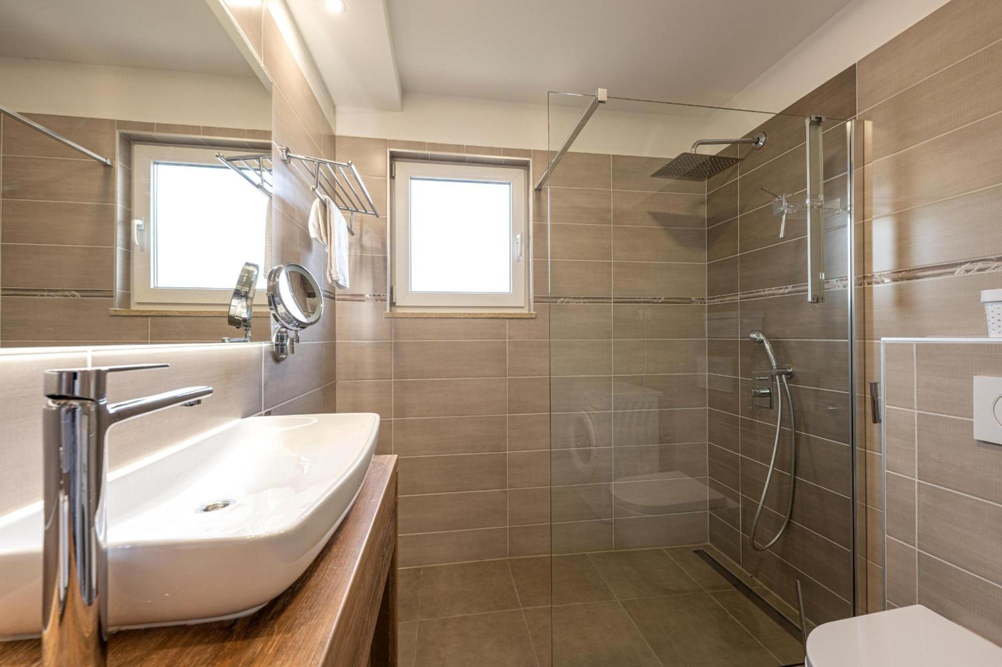 Villa Beauty With Heated Pool And Jacuzzi Kanfanar Luaran gambar