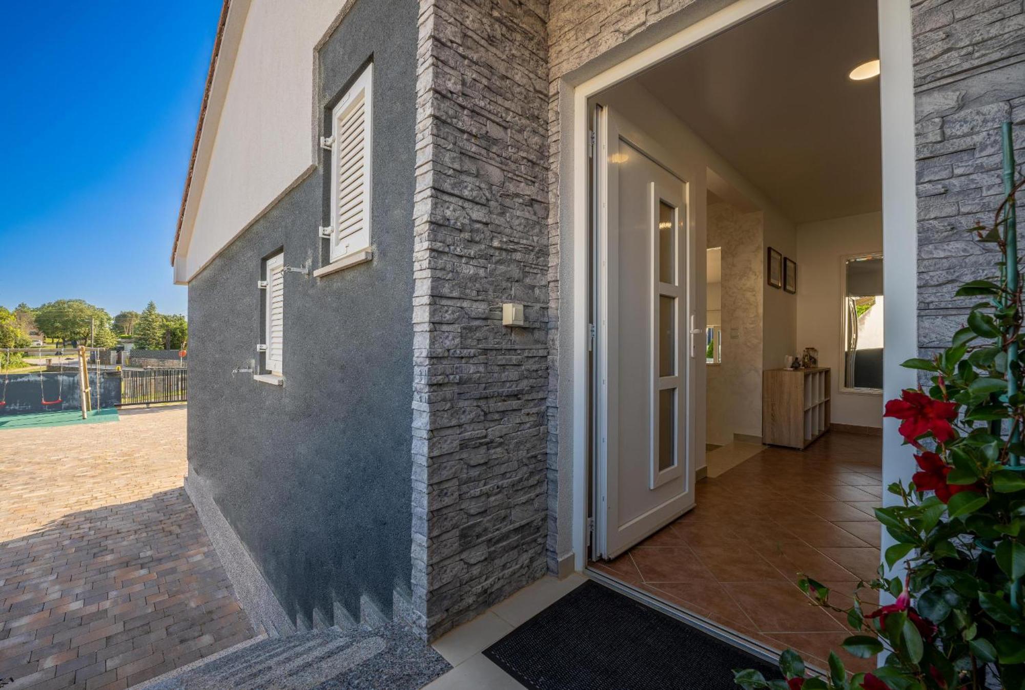 Villa Beauty With Heated Pool And Jacuzzi Kanfanar Luaran gambar